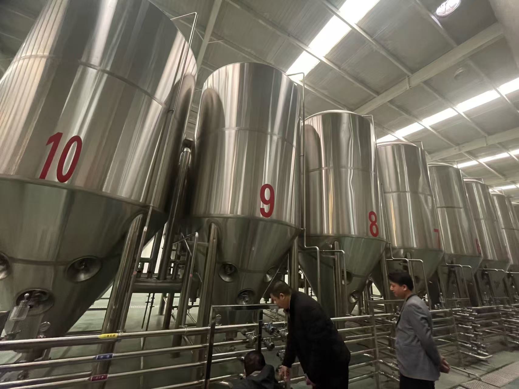 盐亭精酿啤酒设备厂—平面布置、设备设计、制造、调试、培训等一条龙服务